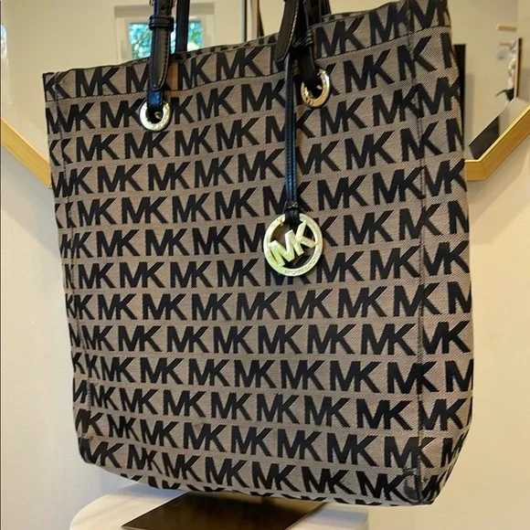 Michael Kors Tote Bag - Picture 2 of 7